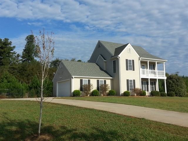 102 Coral St - Photo 2 of 12