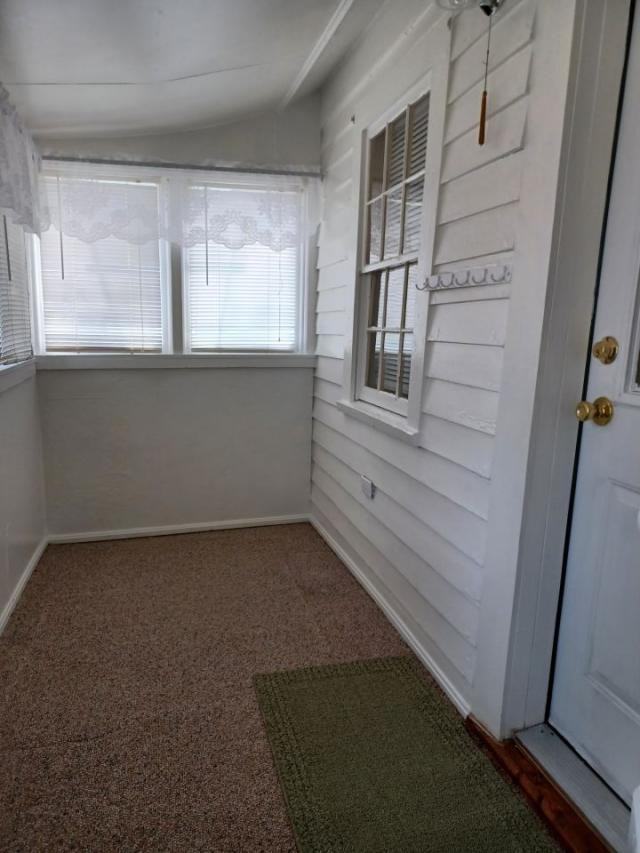 406 S 32nd St - Photo 3 of 10