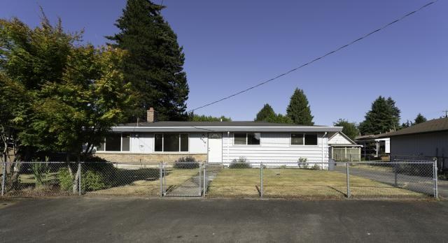 2416 Dayton Ave Ne - Photo 2 of 20