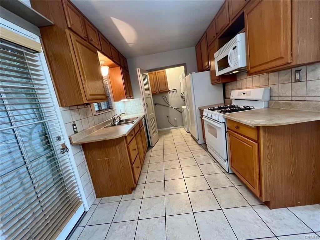 5038 Topanga Canyon Blvd - Photo 3 of 8