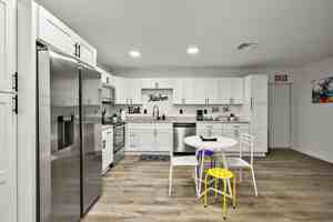 featured image of Sunny View Dr