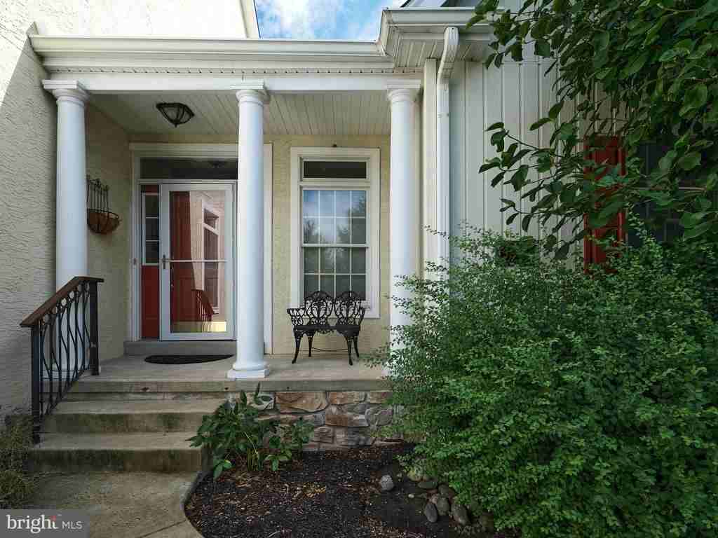 5856 Hickory Hollow Ln - Photo 2 of 44