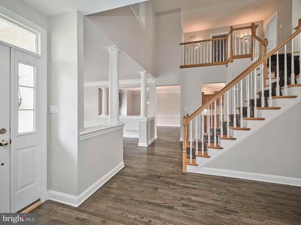 5856 Hickory Hollow Ln - Photo 3 of 44