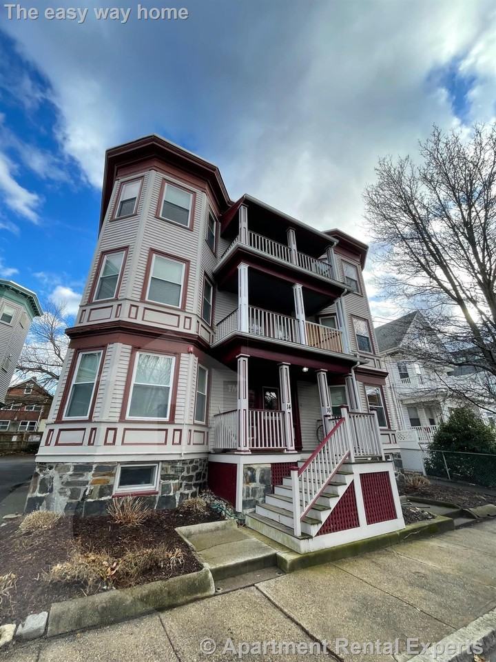 14 Garrison Ave #3