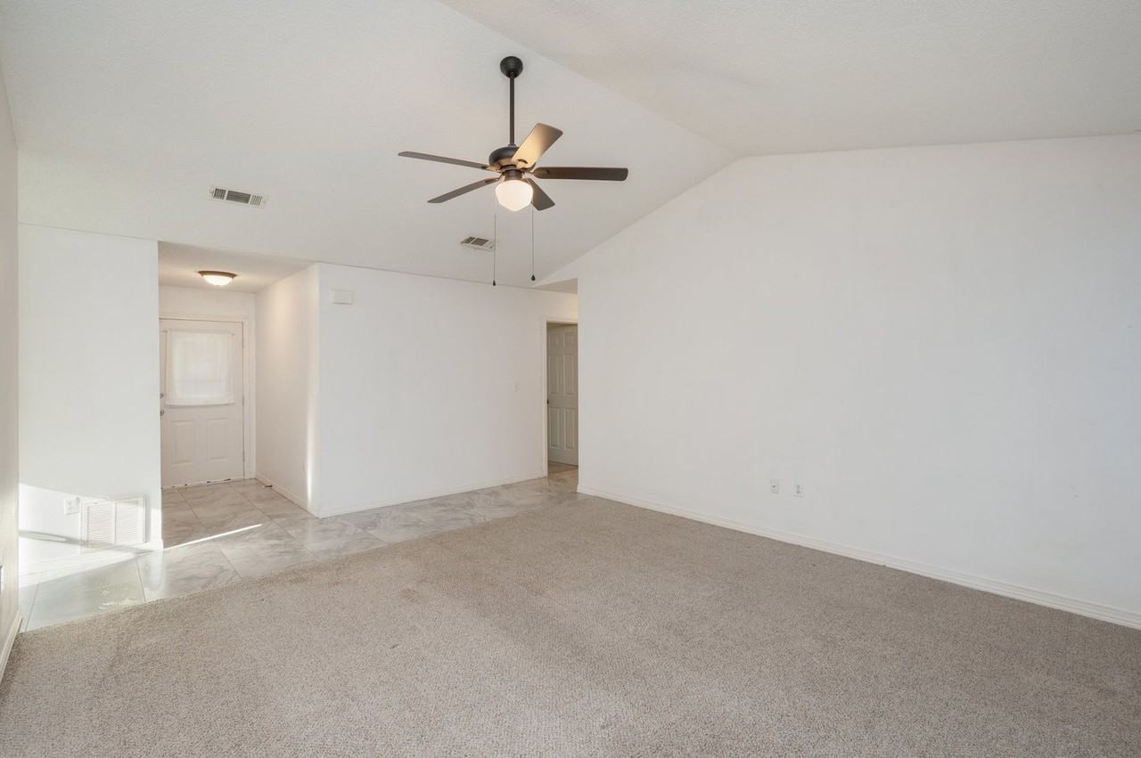 4253 Antioch Rd - Photo 6 of 30