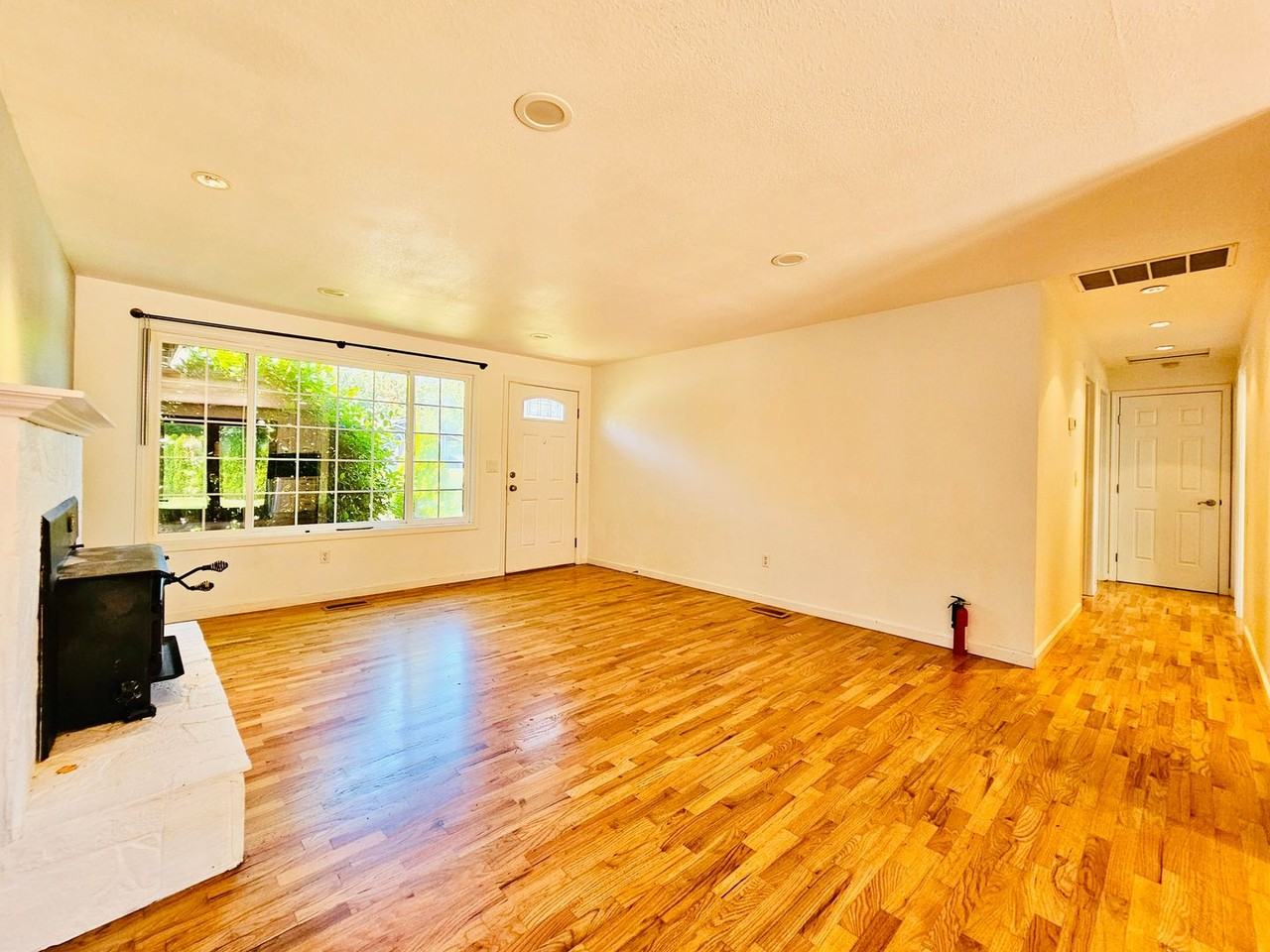 7616 141st Ave Ne - Photo 3 of 16