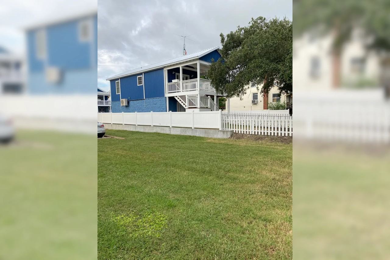 1063 Little Bay Ave - Photo 2 of 11
