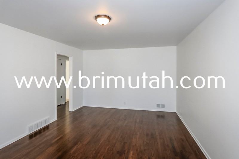 3210 E St - Photo 3 of 20