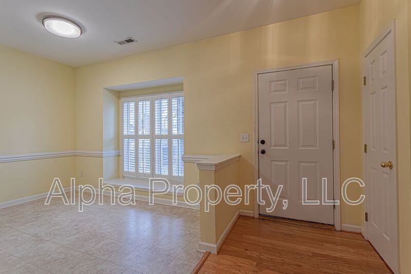 142 Spring Crossing Cir - Photo 4 of 24