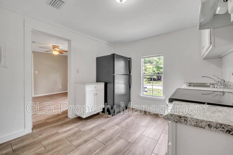 735 Marion St - Photo 4 of 13