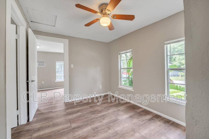 735 Marion St - Photo 5 of 13