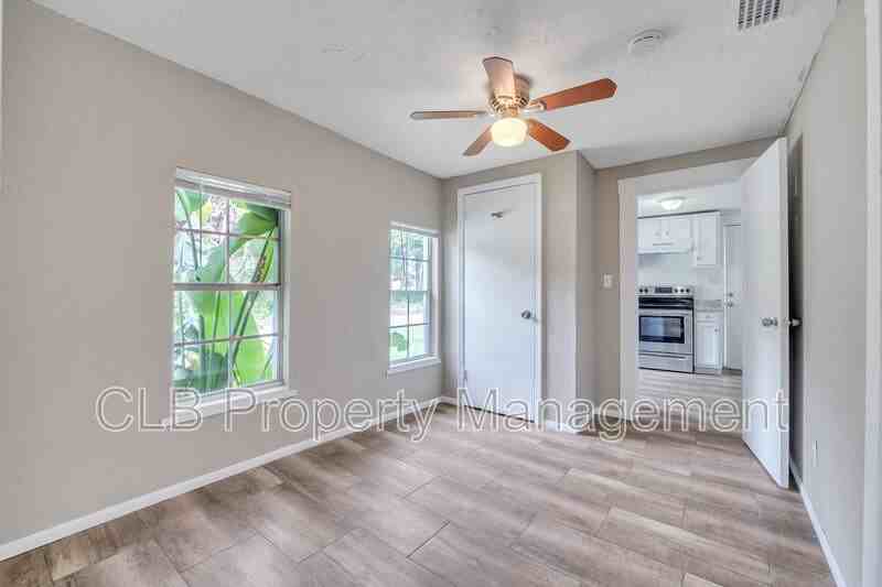 735 Marion St - Photo 6 of 13