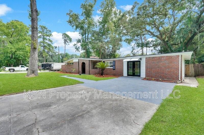 117 Windsor Rd - Photo 2 of 50