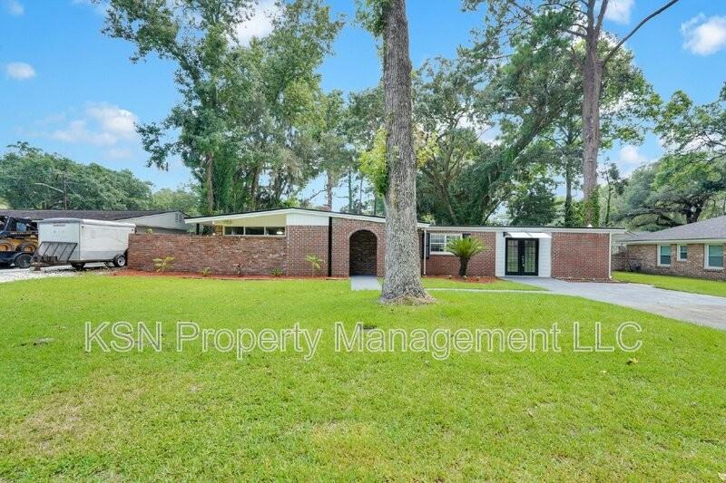 117 Windsor Rd - Photo 3 of 50