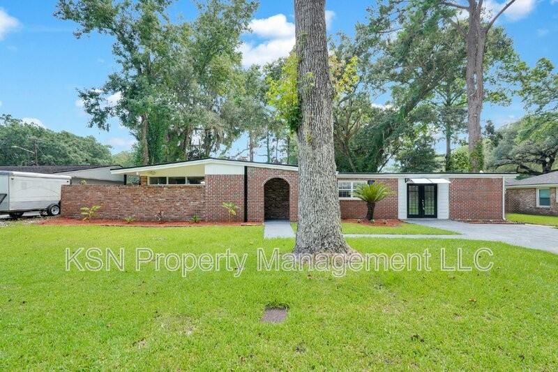 117 Windsor Rd - Photo 4 of 50