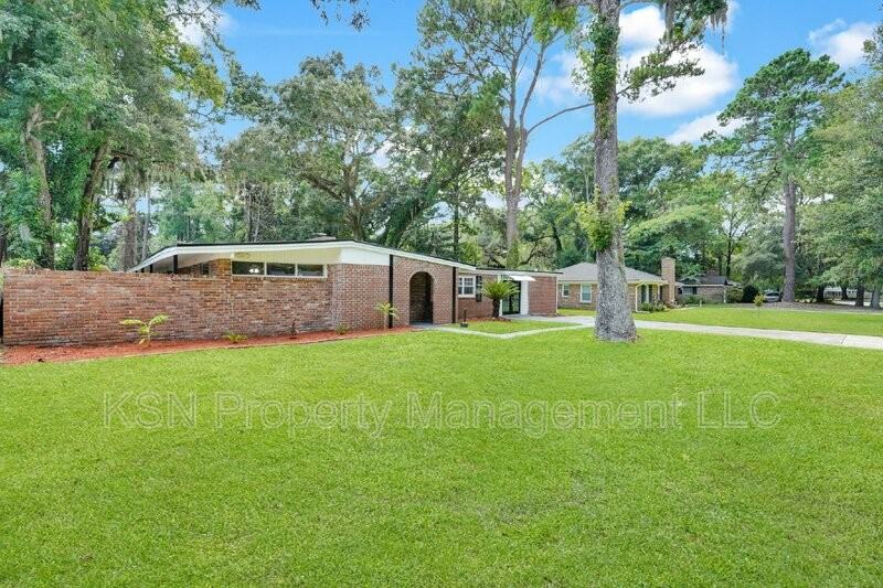 117 Windsor Rd - Photo 5 of 50