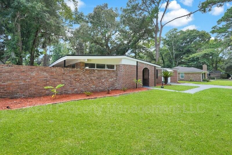 117 Windsor Rd - Photo 6 of 50
