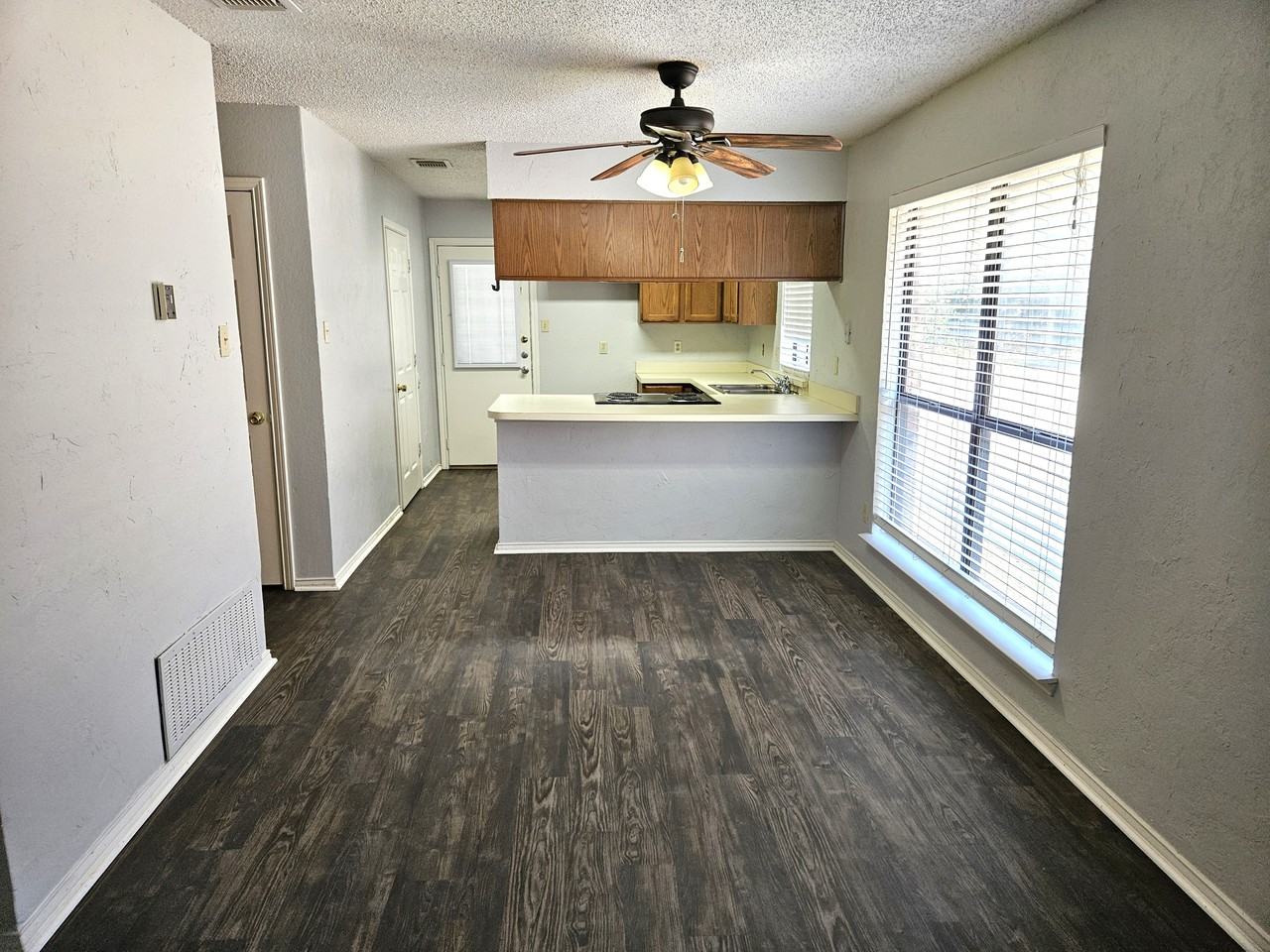 5715 Cancun Dr - Photo 2 of 13