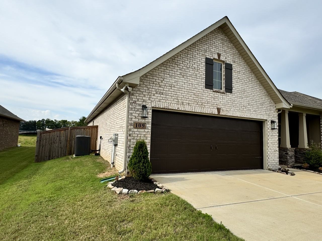 109 Kambry Grove Dr - Photo 2 of 26