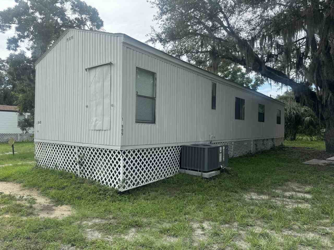 15909 Brenda St - Photo 2 of 11