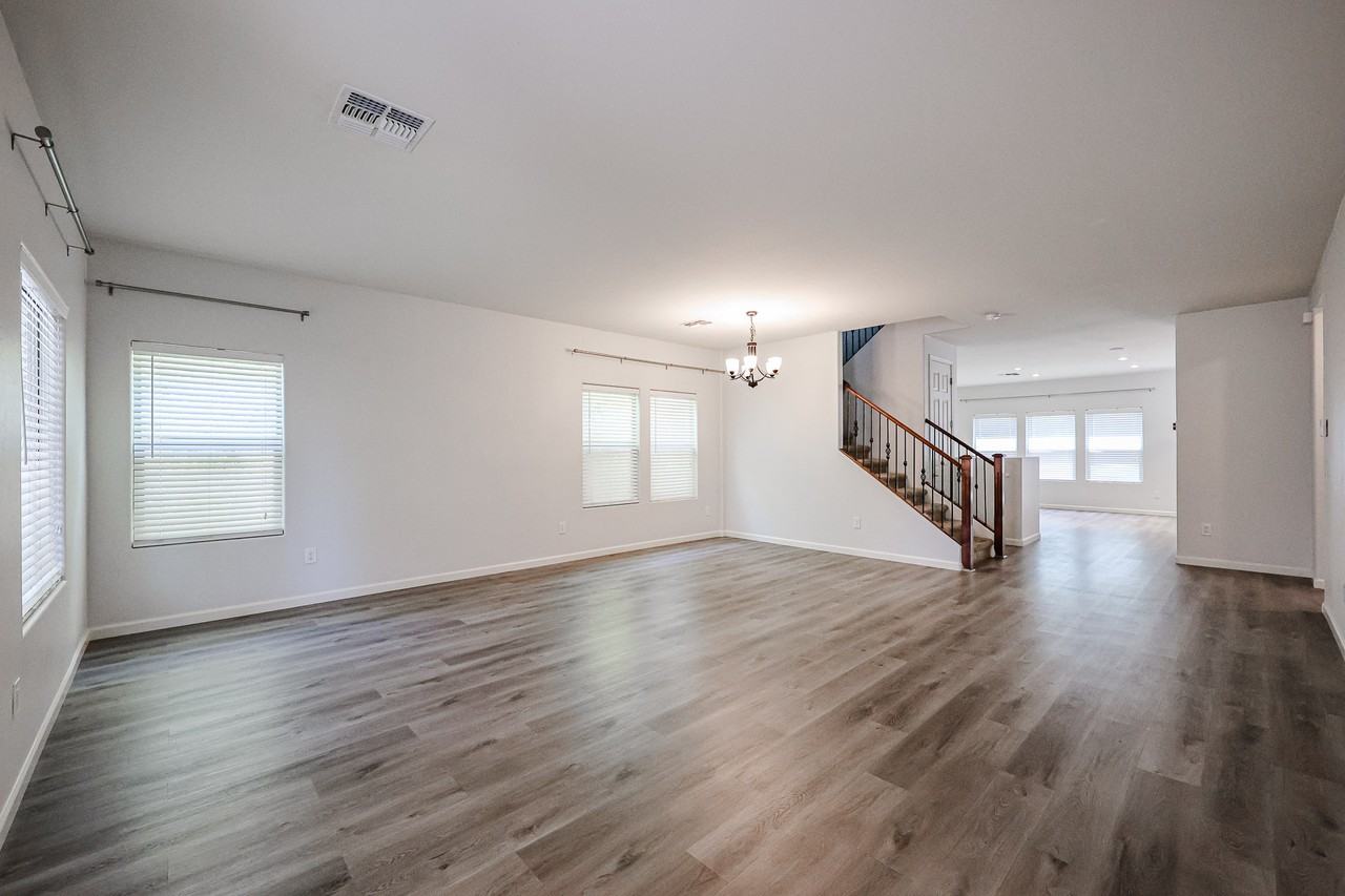 21109 E Pickett St - Photo 3 of 39