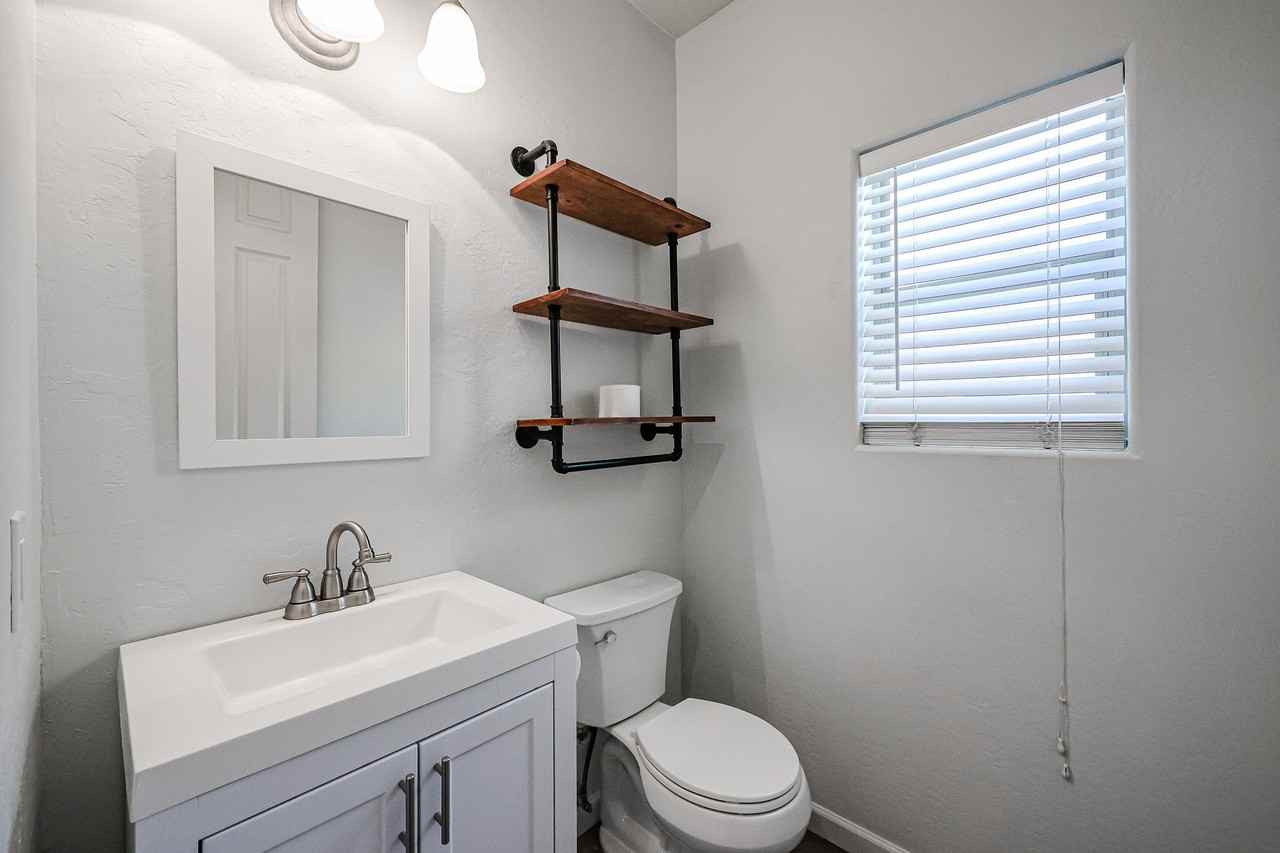 21109 E Pickett St - Photo 5 of 39