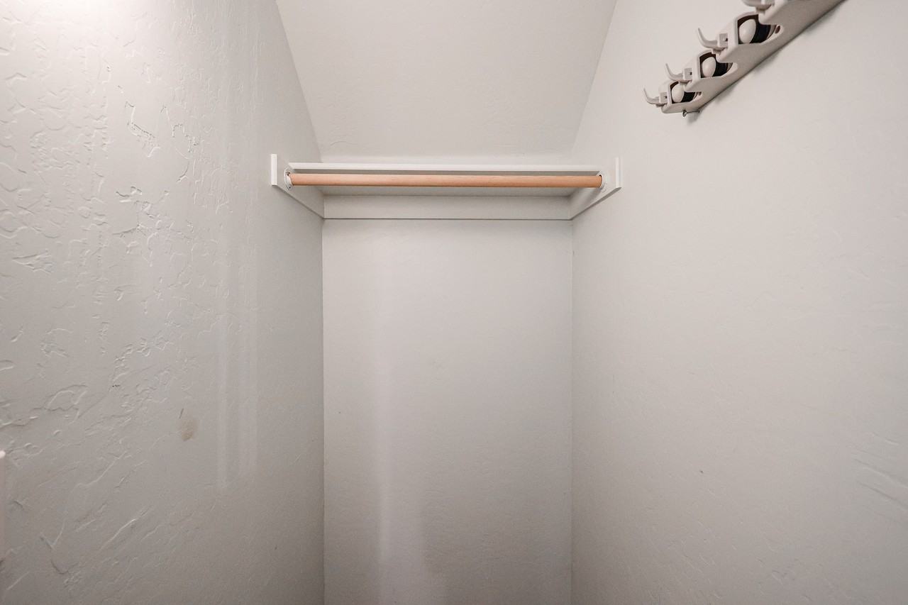 21109 E Pickett St - Photo 6 of 39