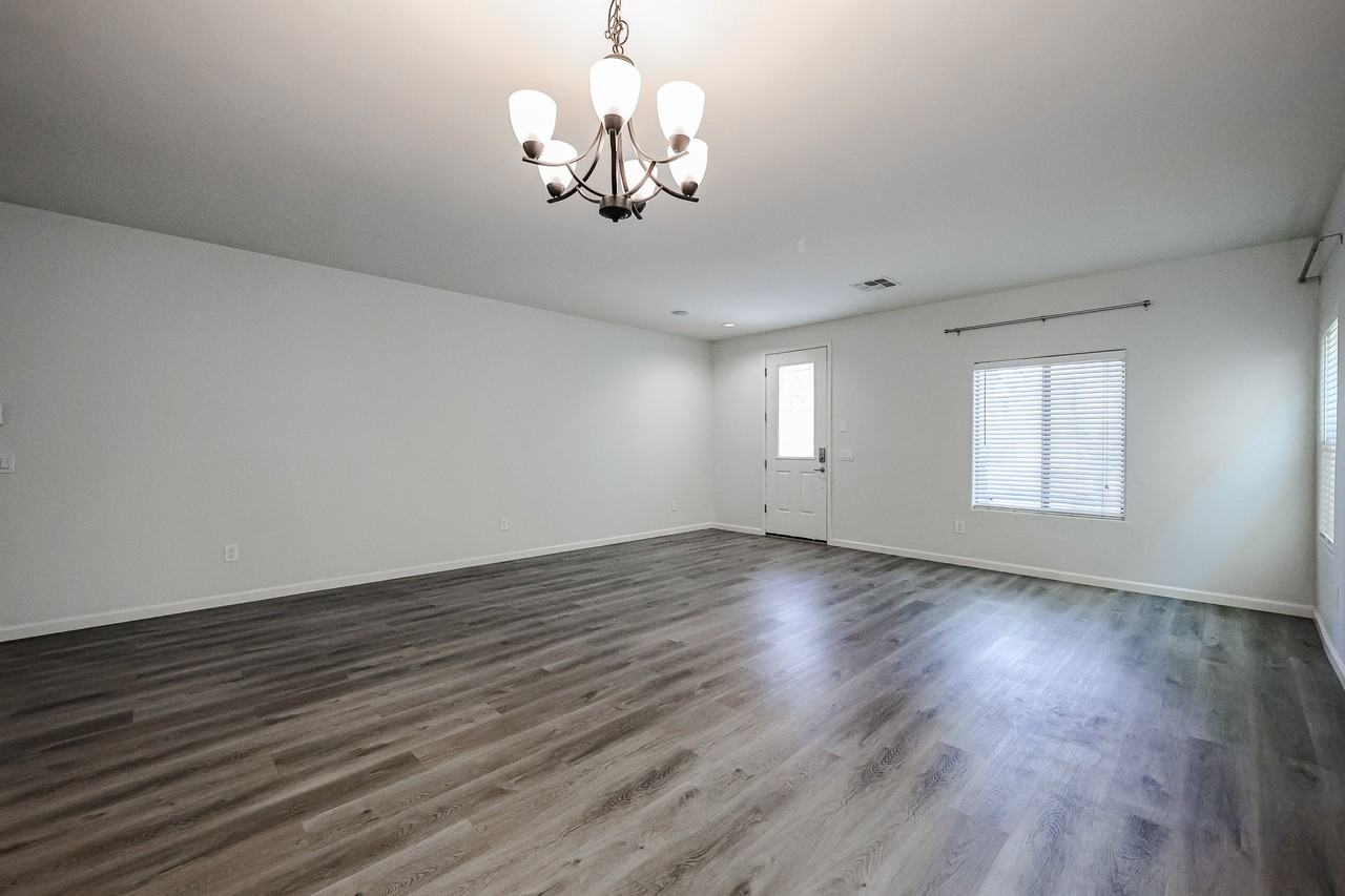 21109 E Pickett St - Photo 7 of 39