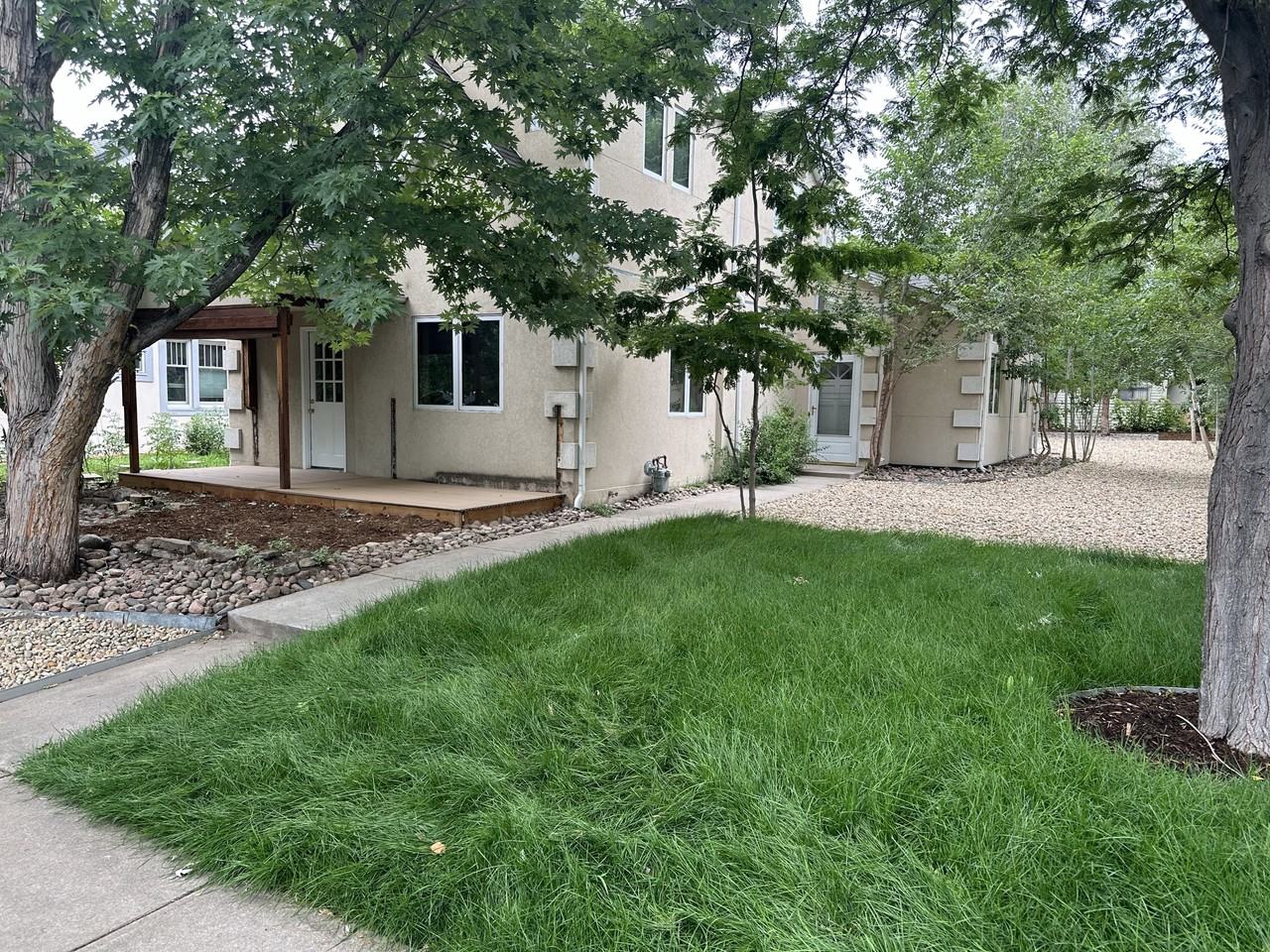 1752 S Clarkson St - Photo 2 of 18