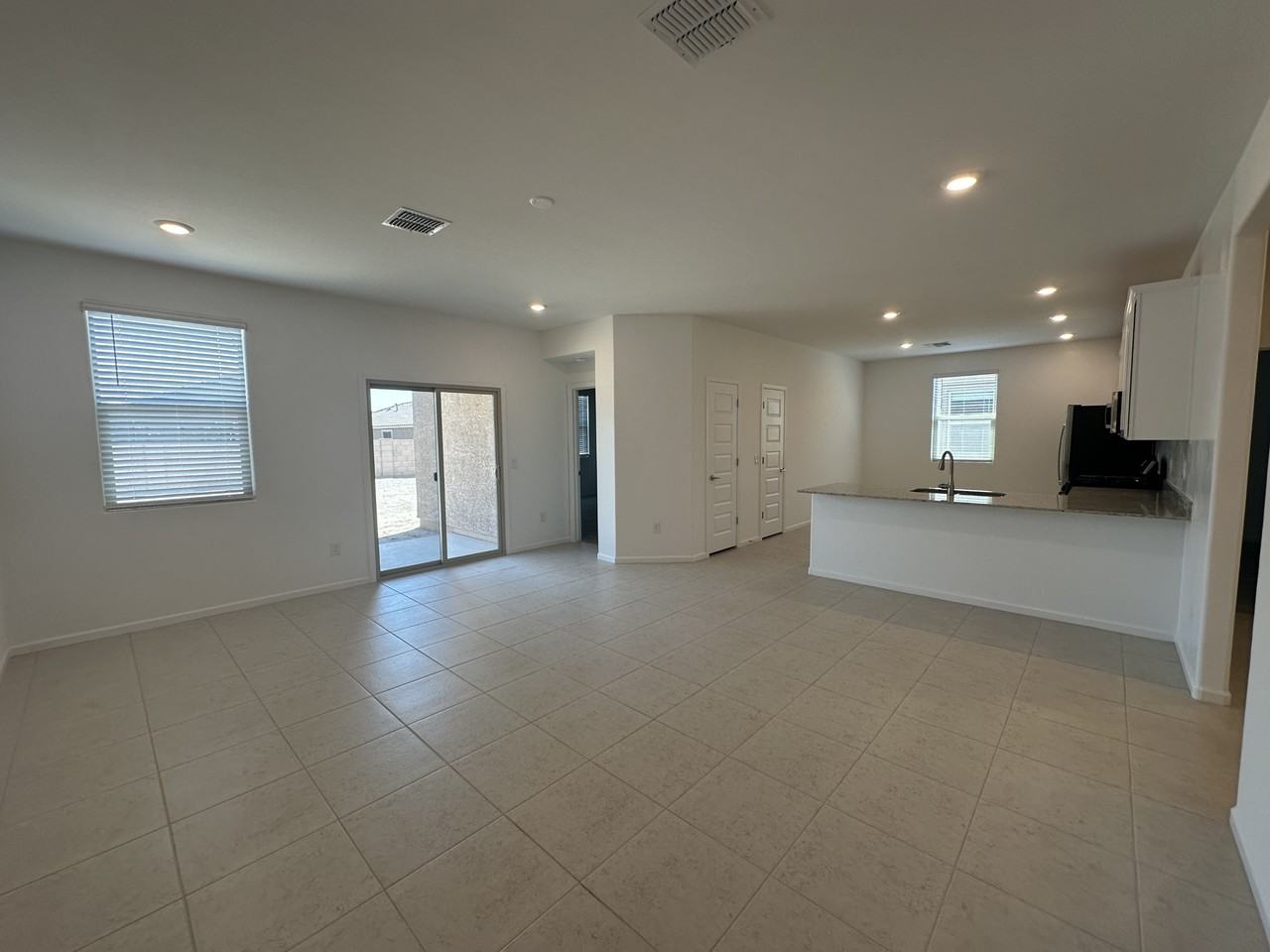 10467 W Washburn St - Photo 3 of 18