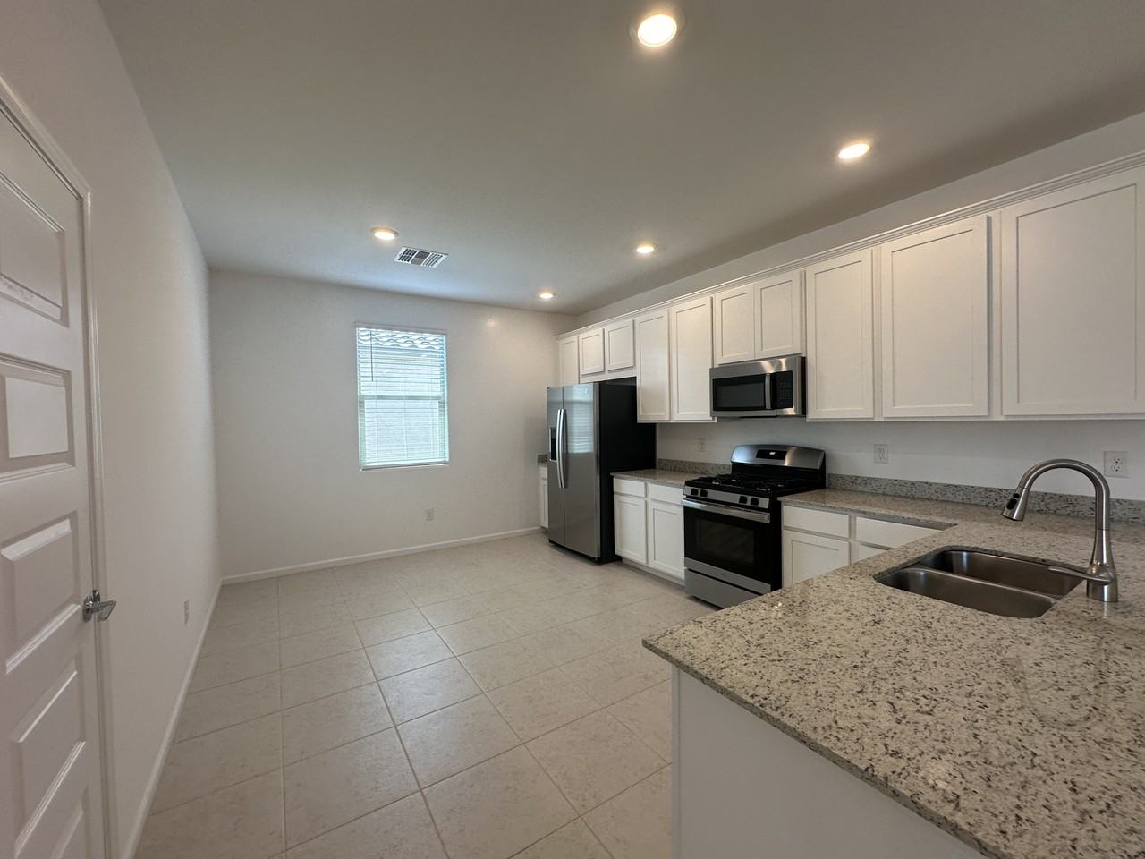 10467 W Washburn St - Photo 5 of 18