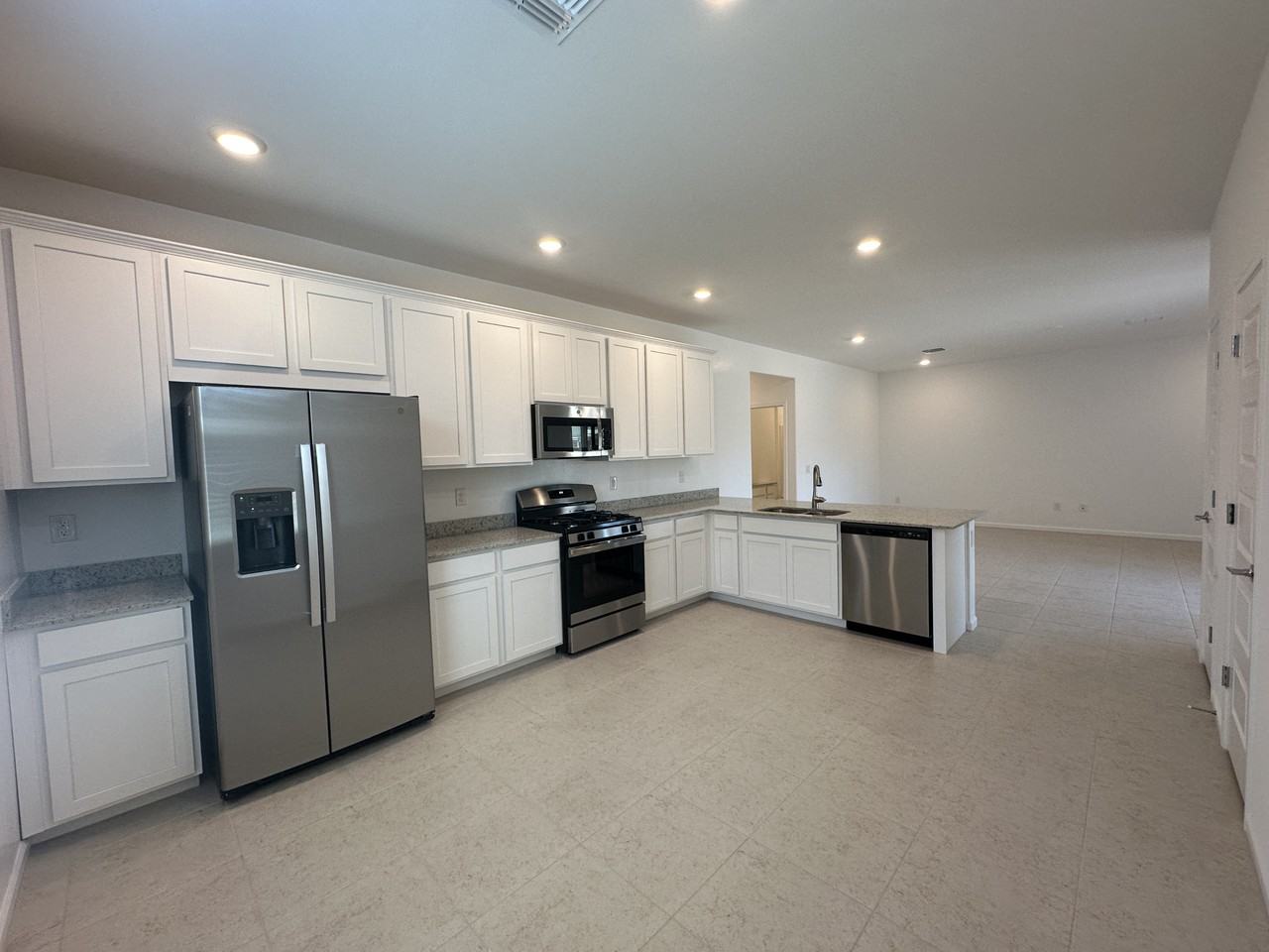 10467 W Washburn St - Photo 6 of 18