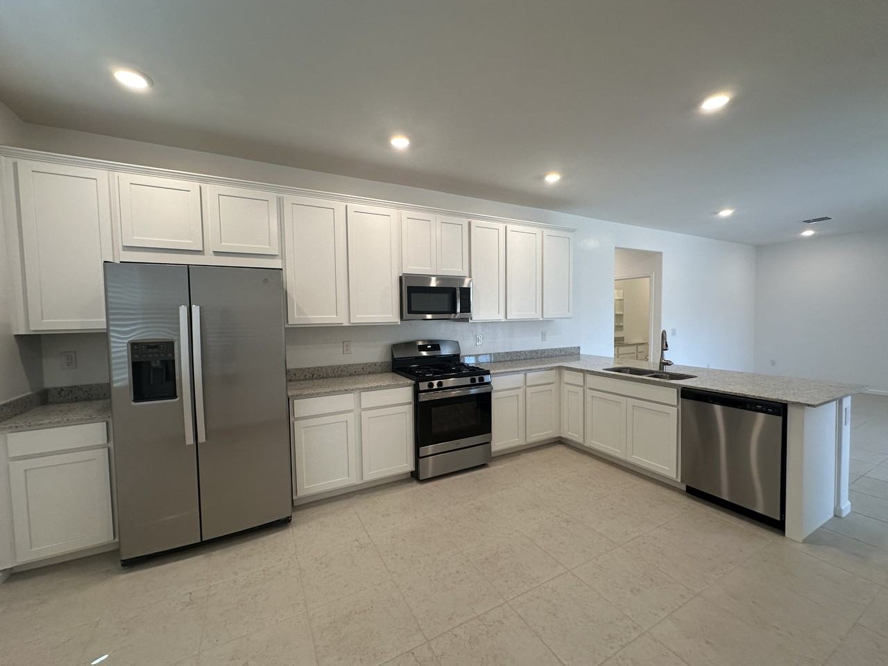 10467 W Washburn St - Photo 7 of 18