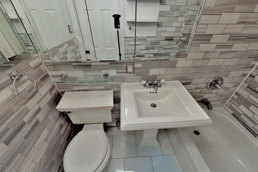 1373 1st Ave #3 - Photo 4 of 4