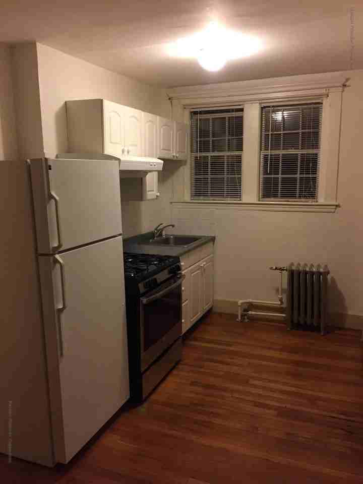 Presidents Ln #12 - Photo 2 of 8