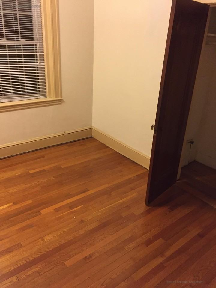 Presidents Ln #12 - Photo 6 of 8