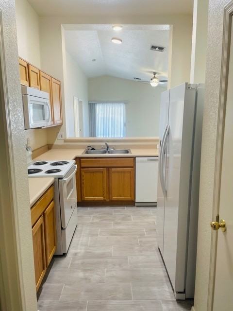 2434 S Saint Thomas Aquinas Dr - Photo 2 of 13