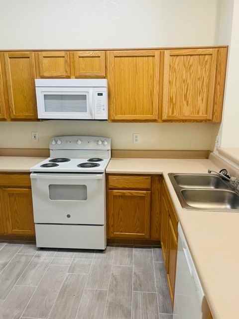 2434 S Saint Thomas Aquinas Dr - Photo 3 of 13