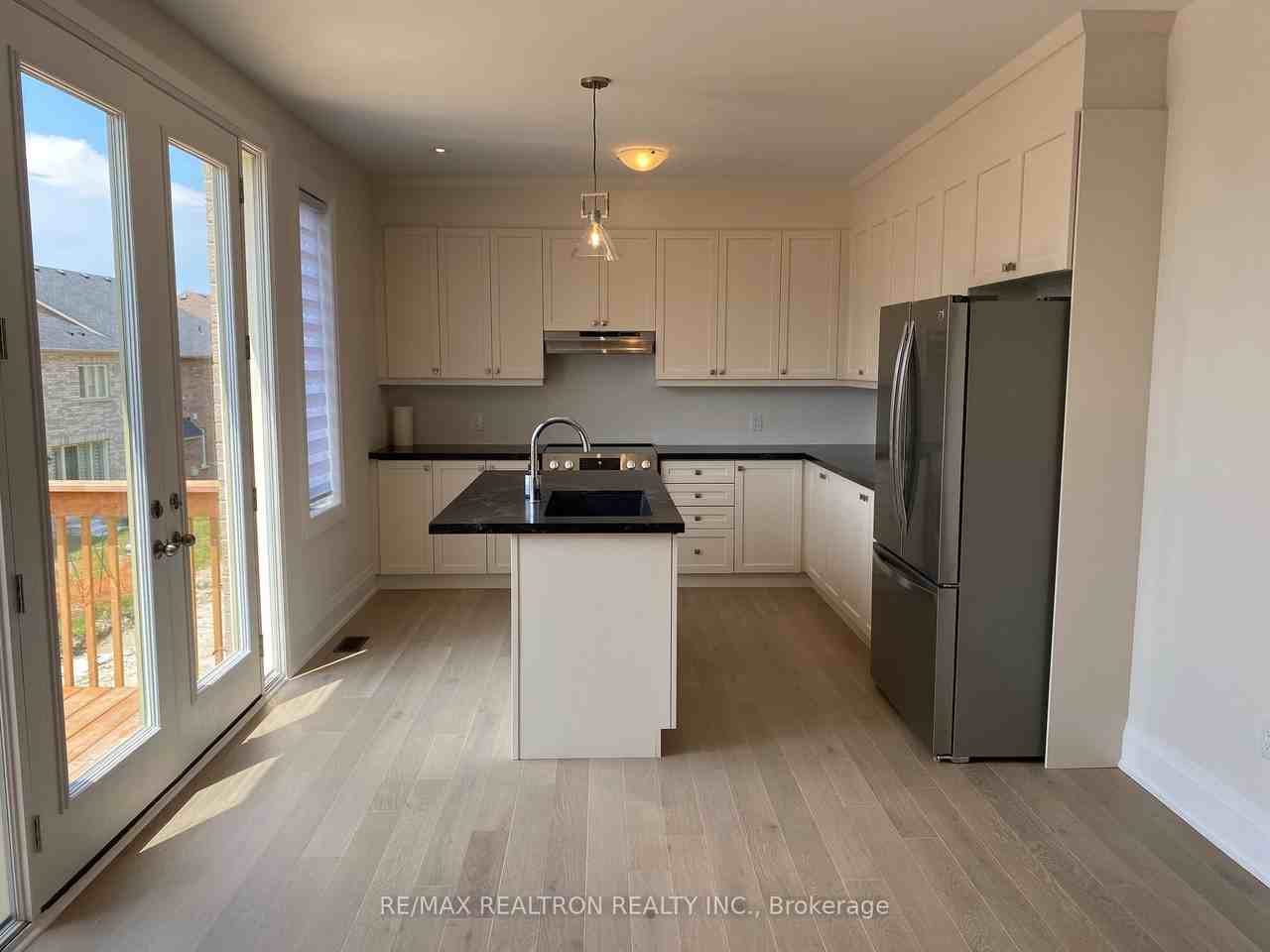 94 Angus Morton Crescent - Photo 2 of 12