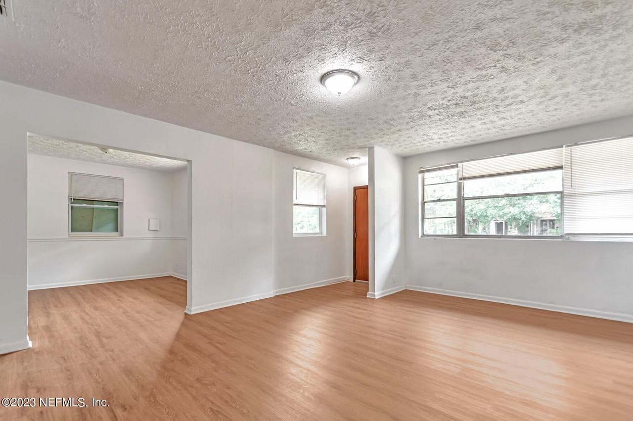 La Kaye - Photo 2 of 7