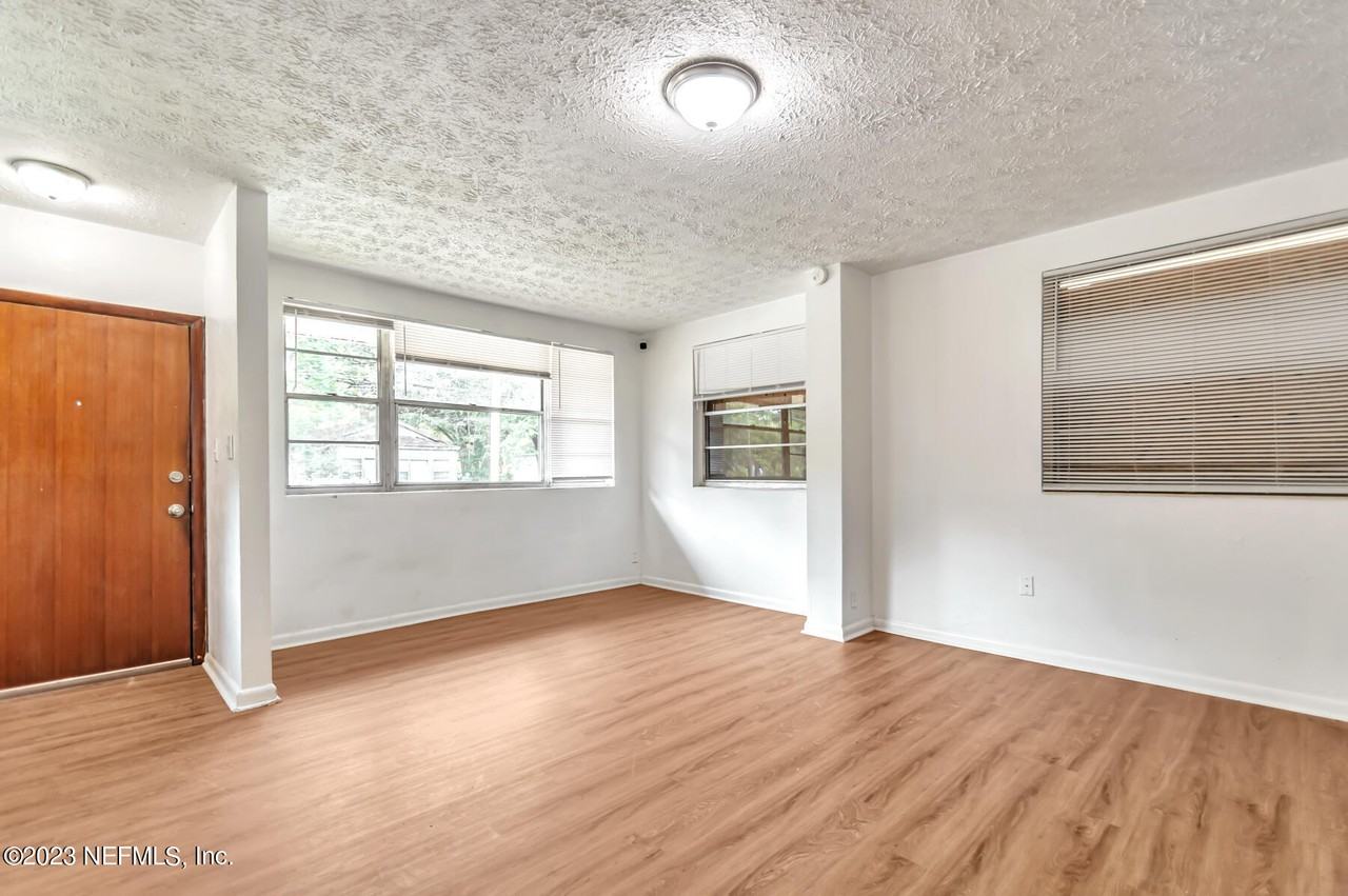 La Kaye - Photo 3 of 7