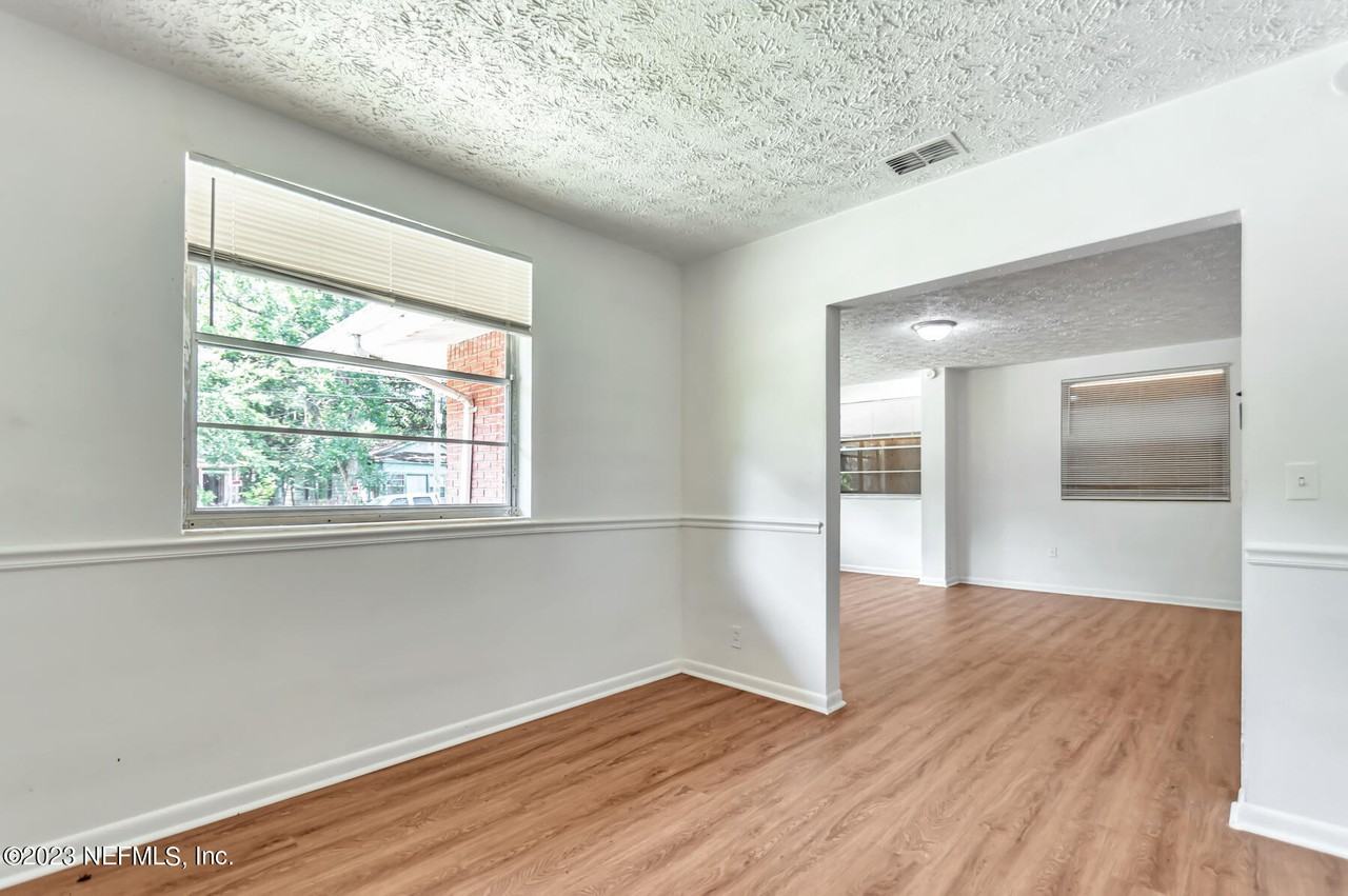 La Kaye - Photo 5 of 7