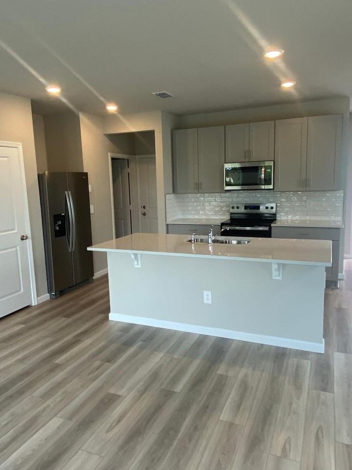5742 Southeast Edgewater Circle - Photo 2 of 4