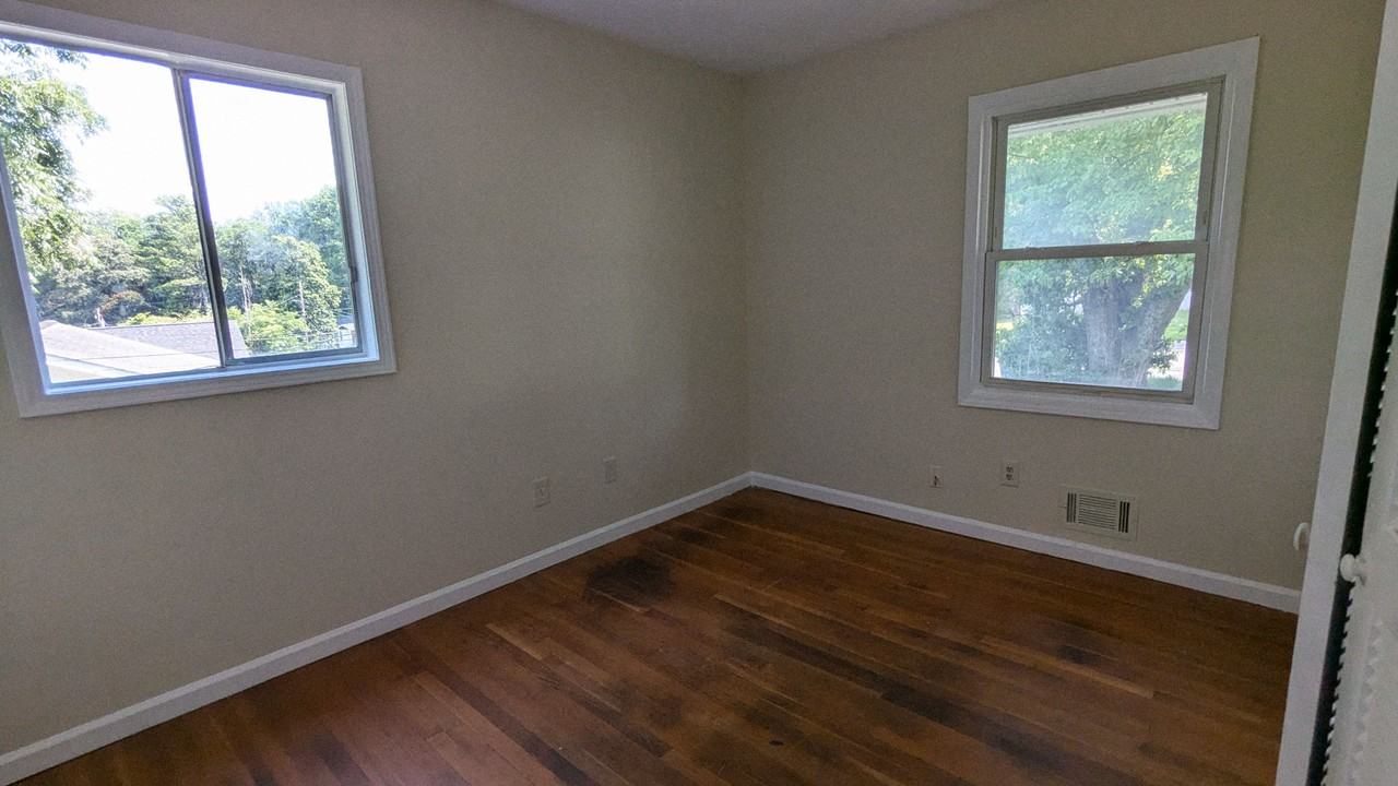 1965 Thomasville Dr Se - Photo 3 of 16