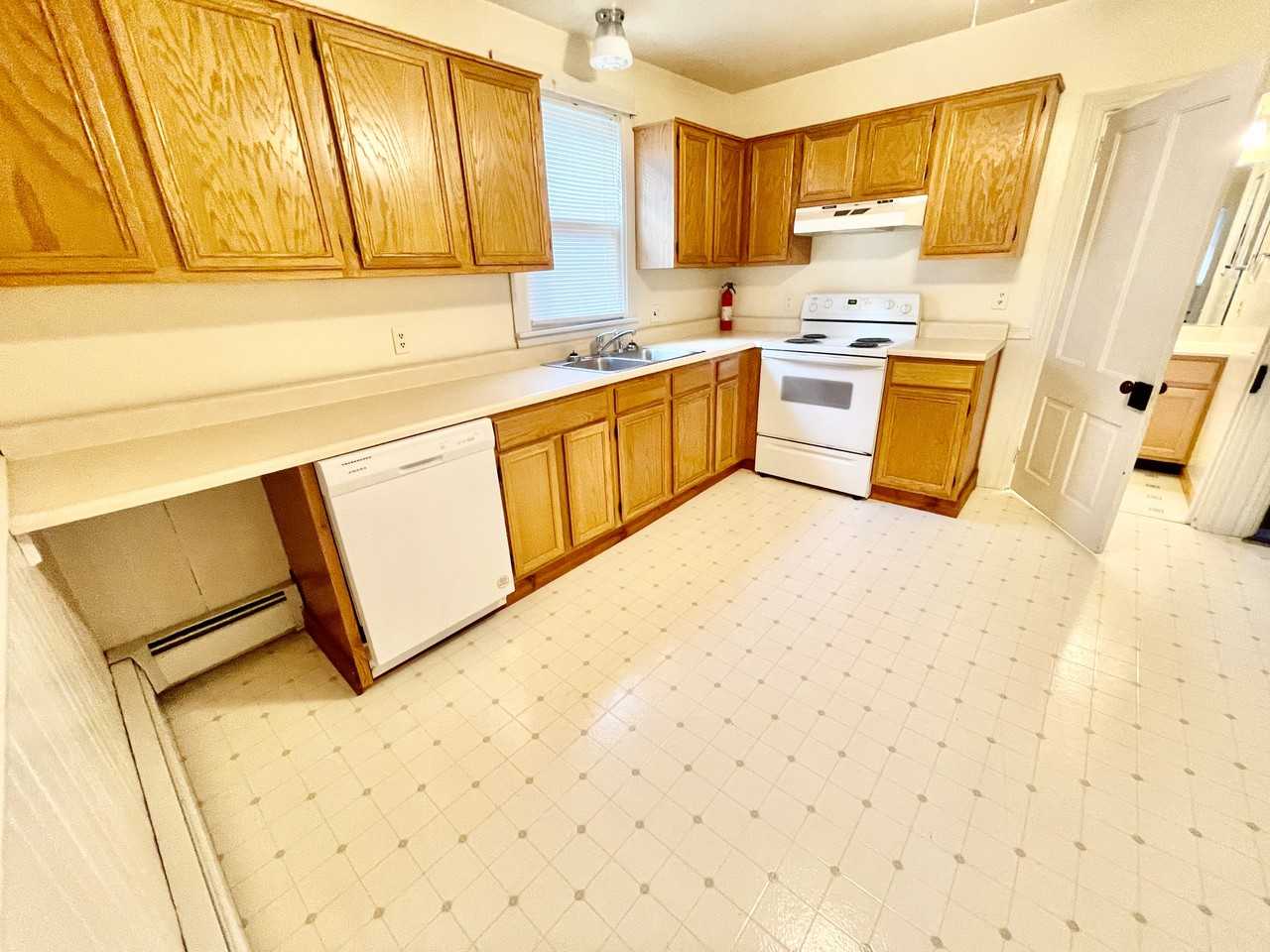 107 W Franklin St Apt. 1 - Photo 3 of 15