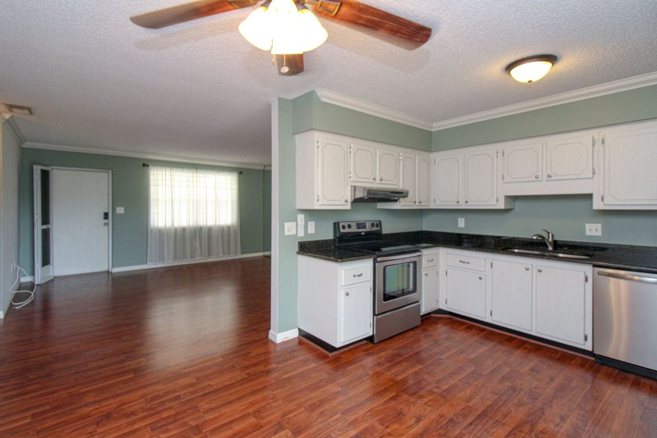 729 Palm View Dr #D4 - Photo 2 of 23