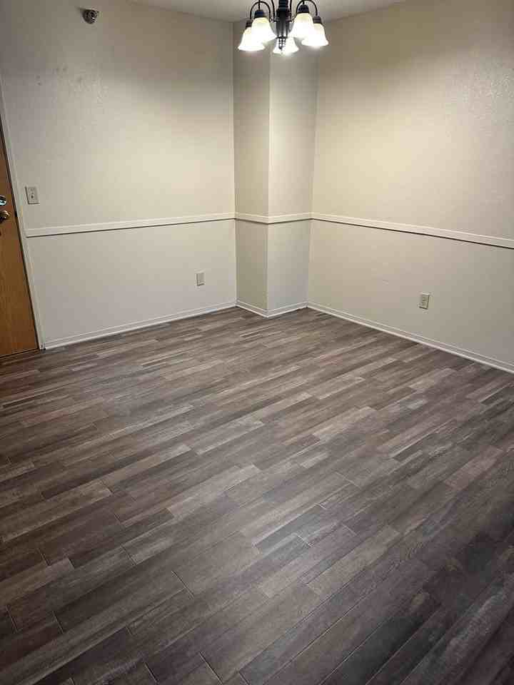 LJ East Apartments - Photo 3 of 8