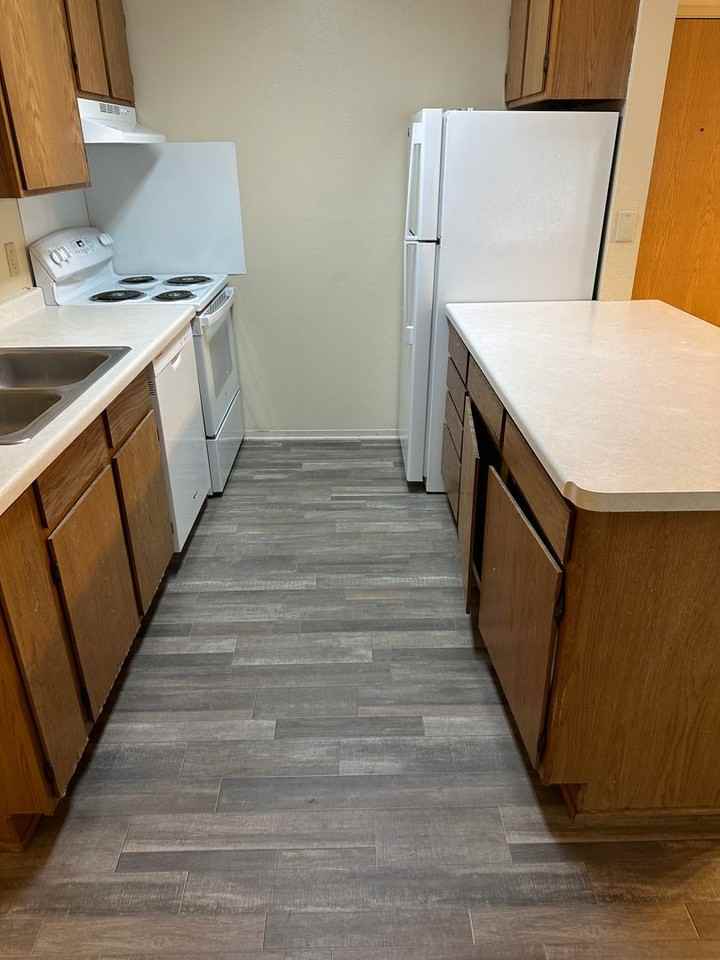 LJ East Apartments - Photo 2 of 8