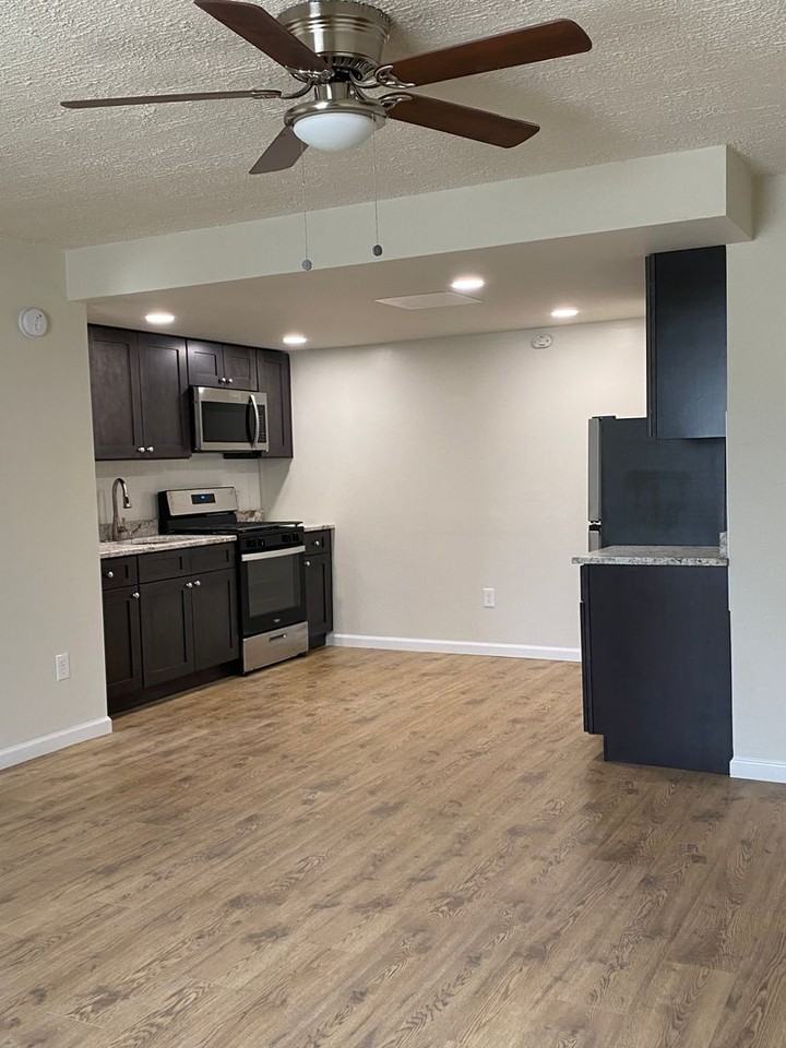 RiverEdge Square - Photo 3 of 16