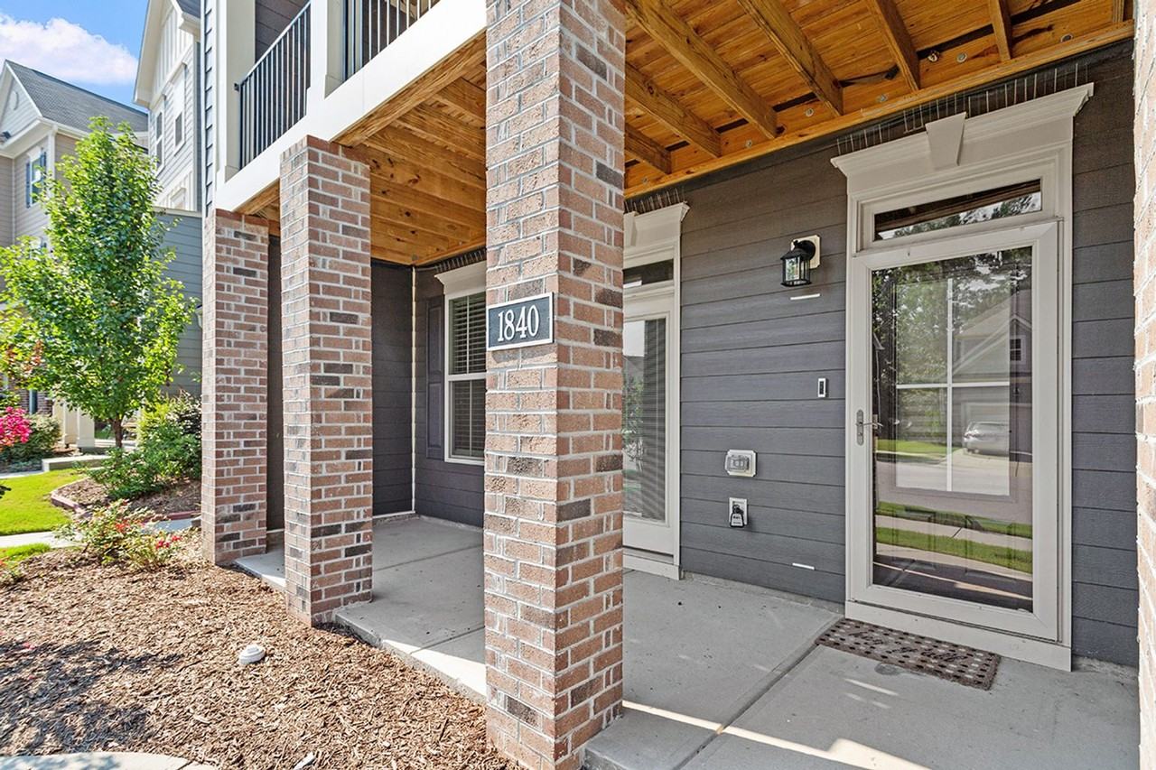 1840 Austin Ridge Pkwy - Photo 2 of 33